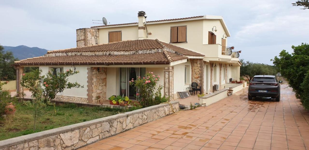 Villa Renzo E Lucia Sant Isidoro  エクステリア 写真