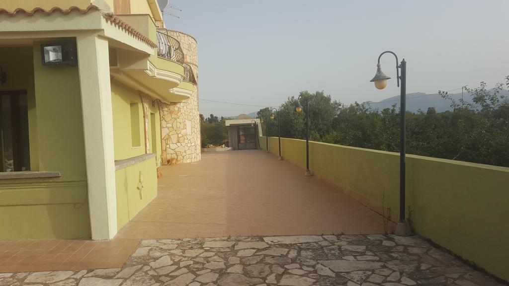 Villa Renzo E Lucia Sant Isidoro  エクステリア 写真