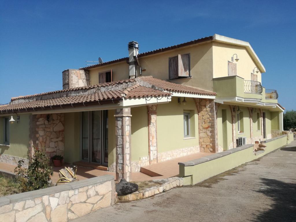 Villa Renzo E Lucia Sant Isidoro  エクステリア 写真