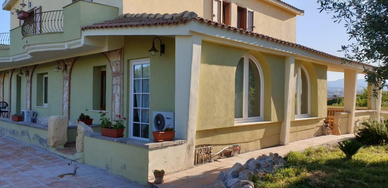 Villa Renzo E Lucia Sant Isidoro  エクステリア 写真