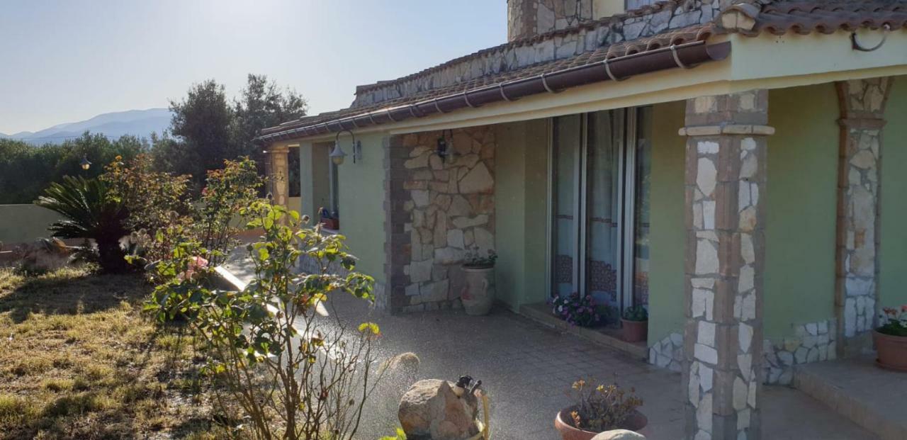 Villa Renzo E Lucia Sant Isidoro  エクステリア 写真